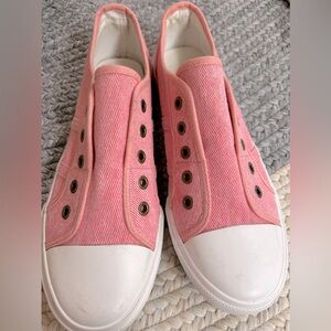 Joe Boxer casual women’s sneakers. Size 9 lano pink. In excellent condition.